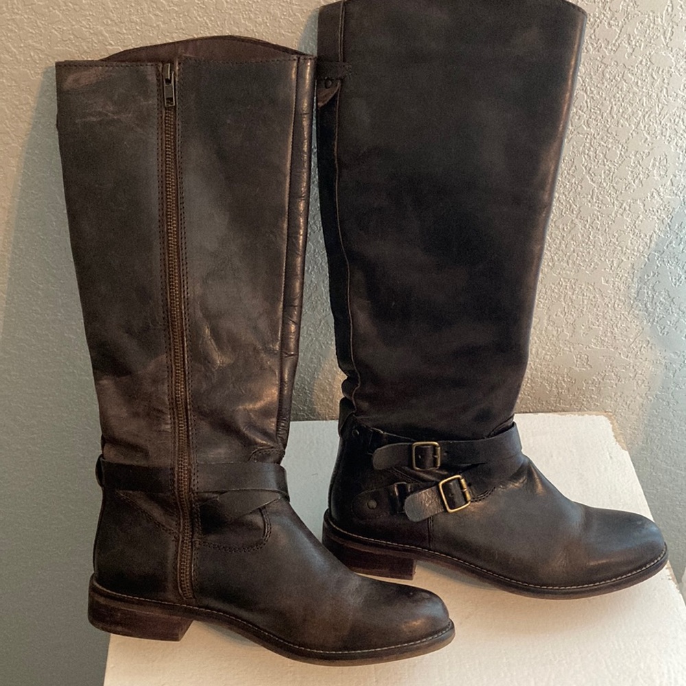 Ladies hinge tall chocolate brown boot size 8.5